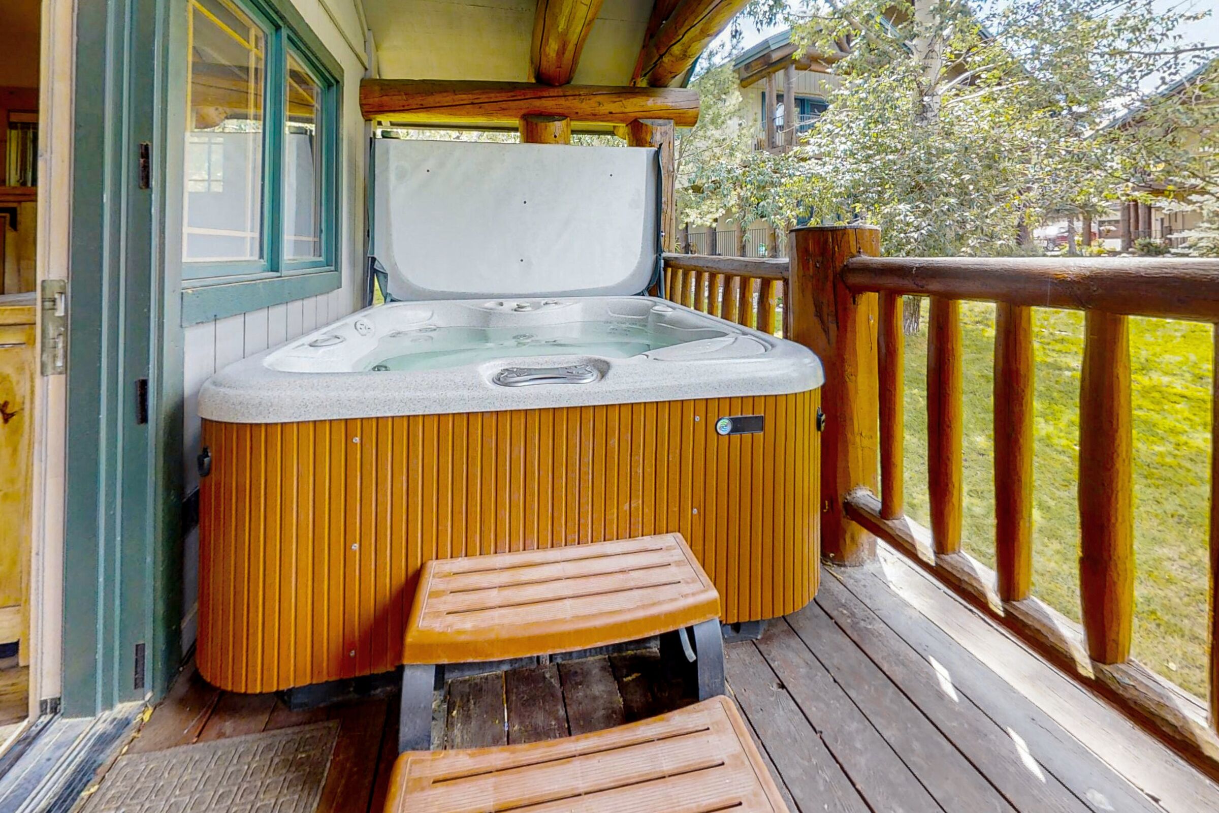 Balcony with Hot Tub