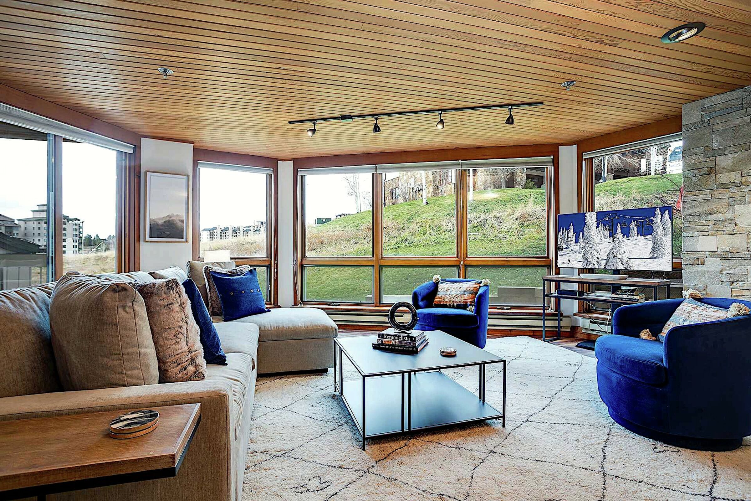 #211 - Living Room