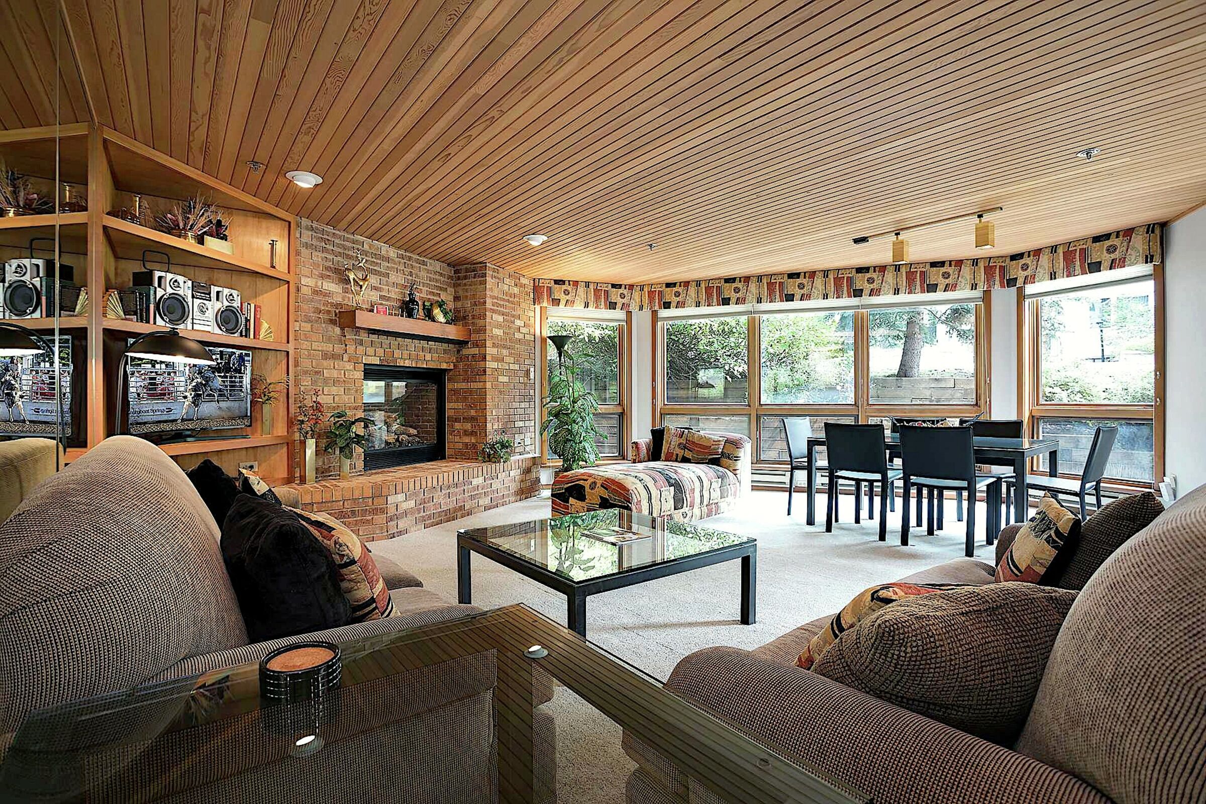 #213 - Living Room & Dining Room