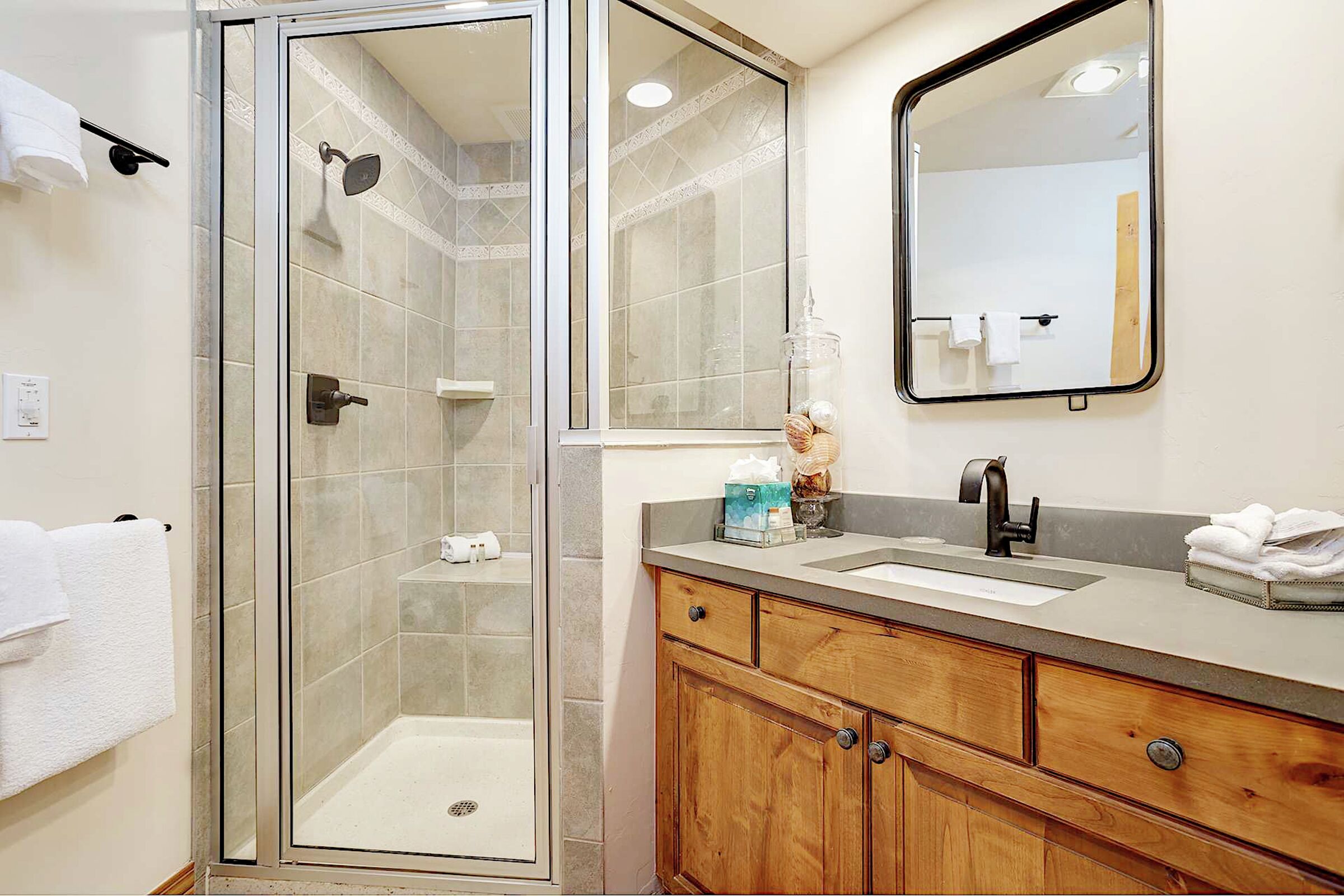 #322 - Ensuite Bathroom