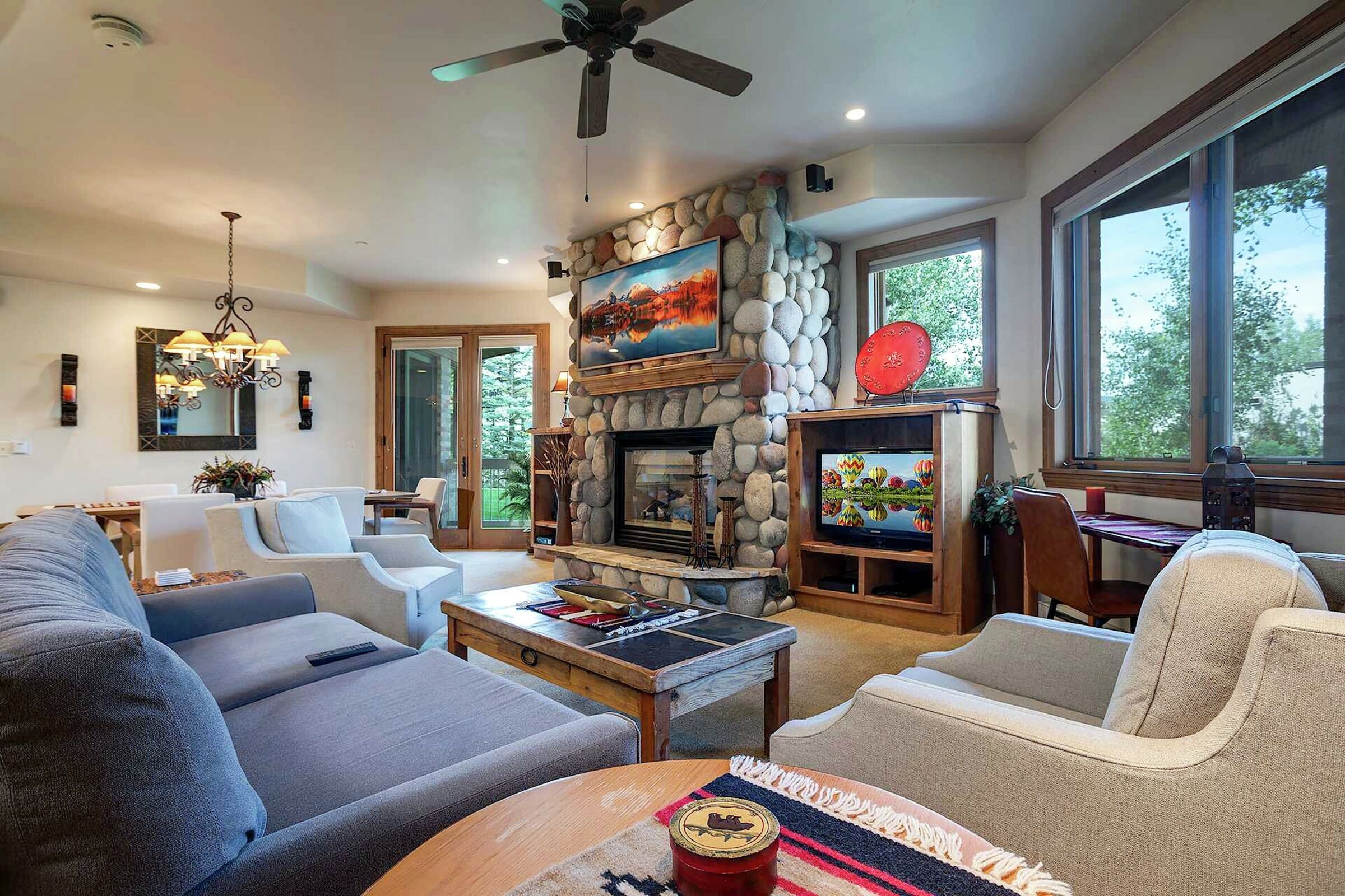 #311 - Living Room