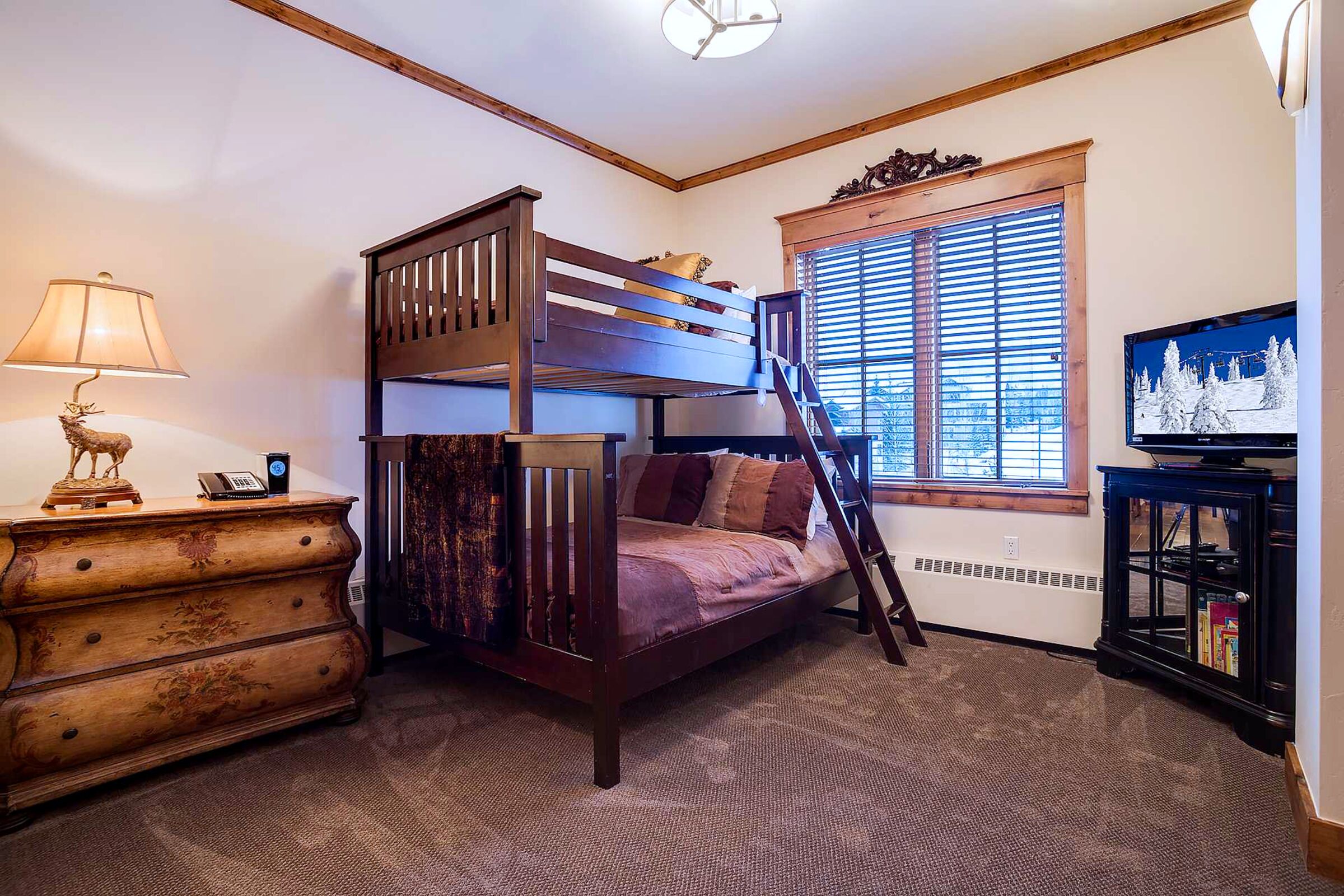 #2E2 - Bedroom