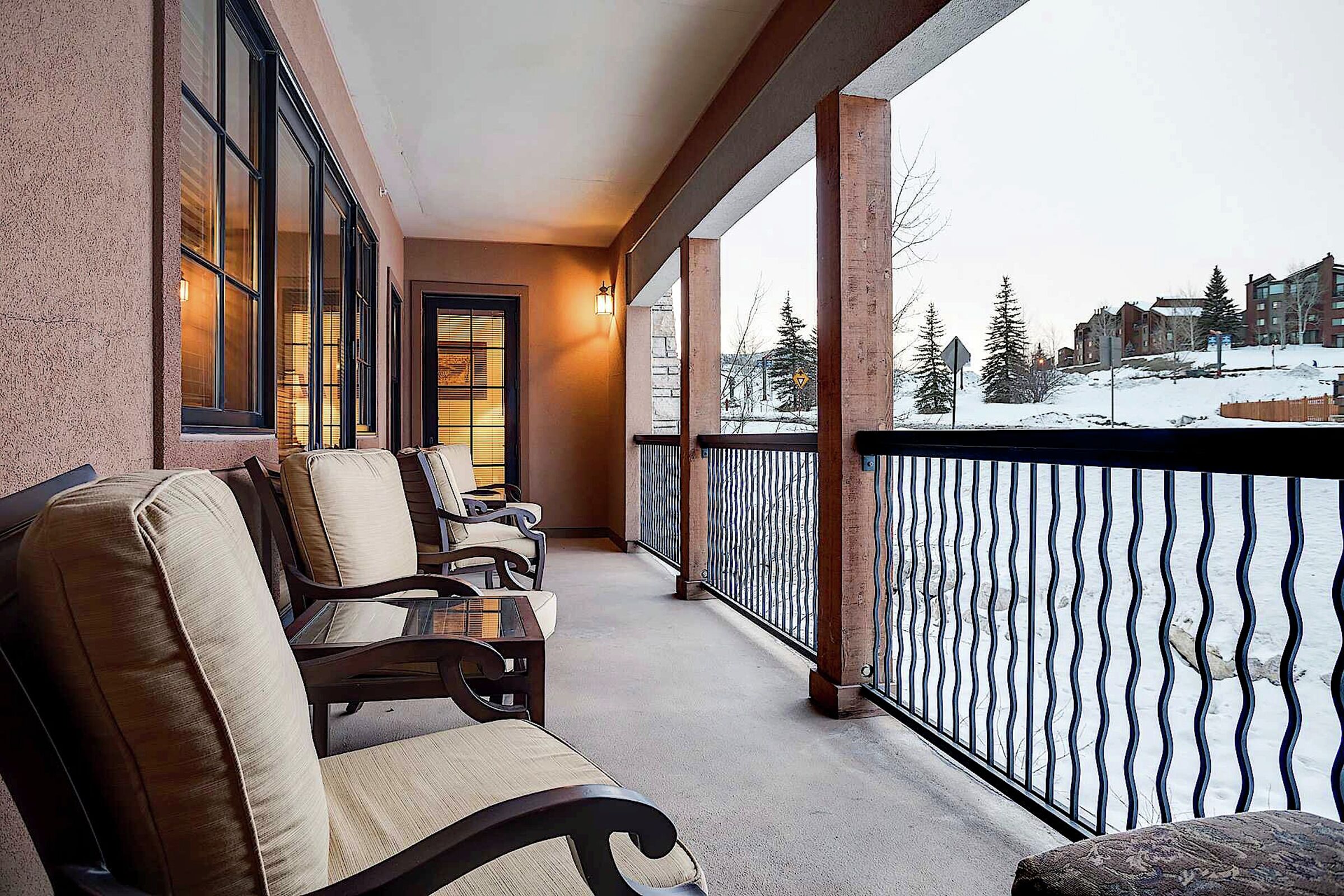#2E2 - Balcony