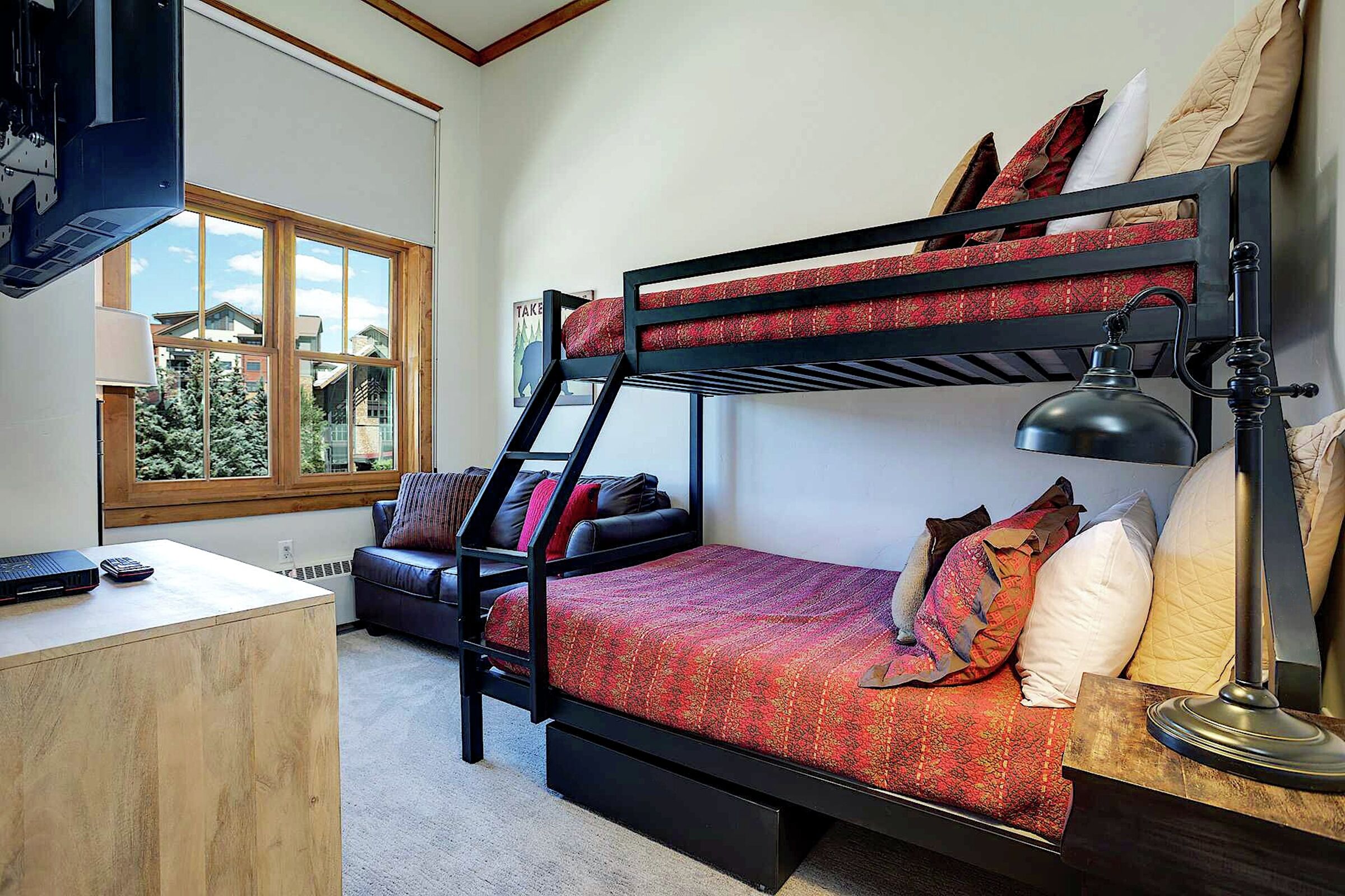 #5D - Den with Bunk Beds