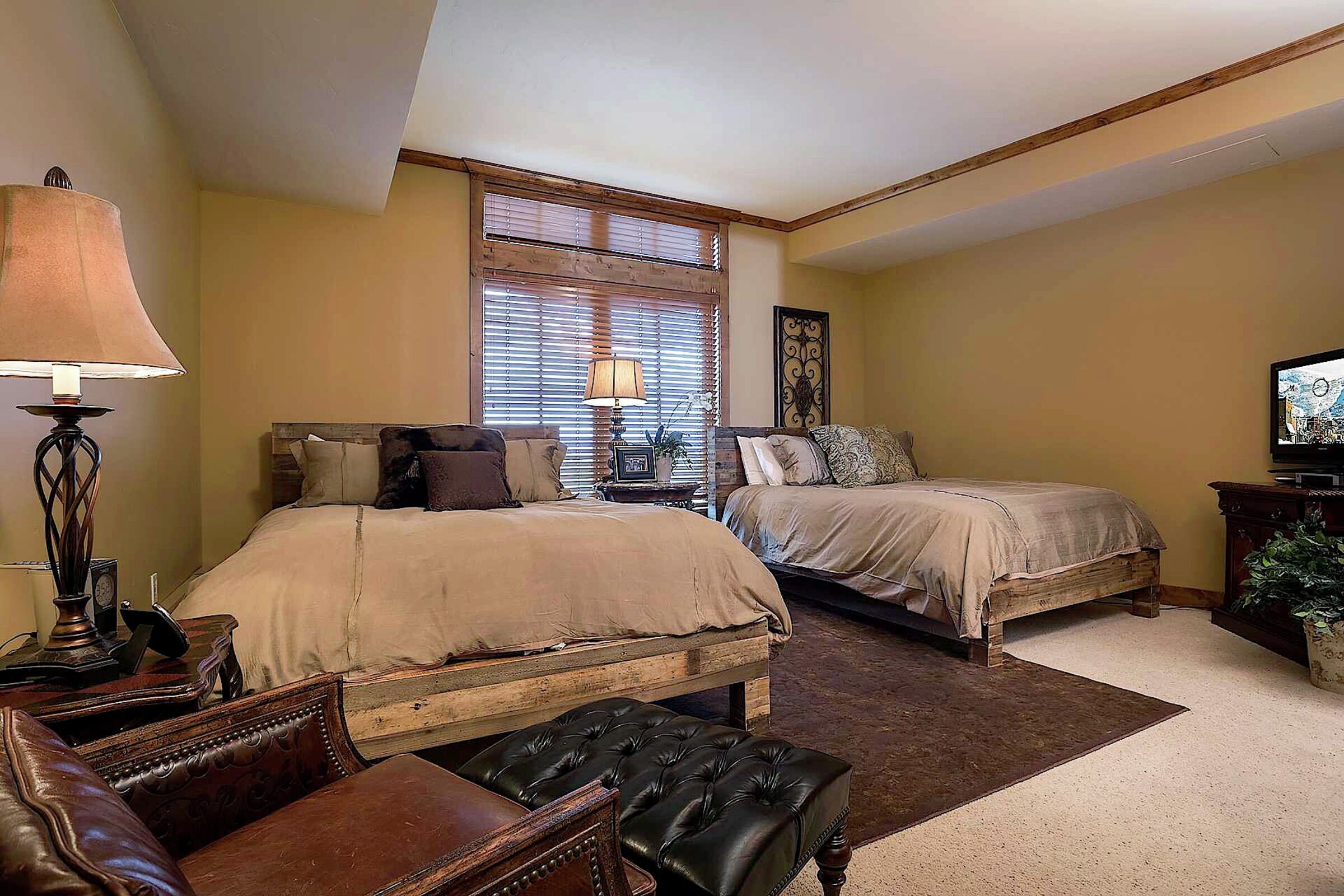 #4B - Bedroom