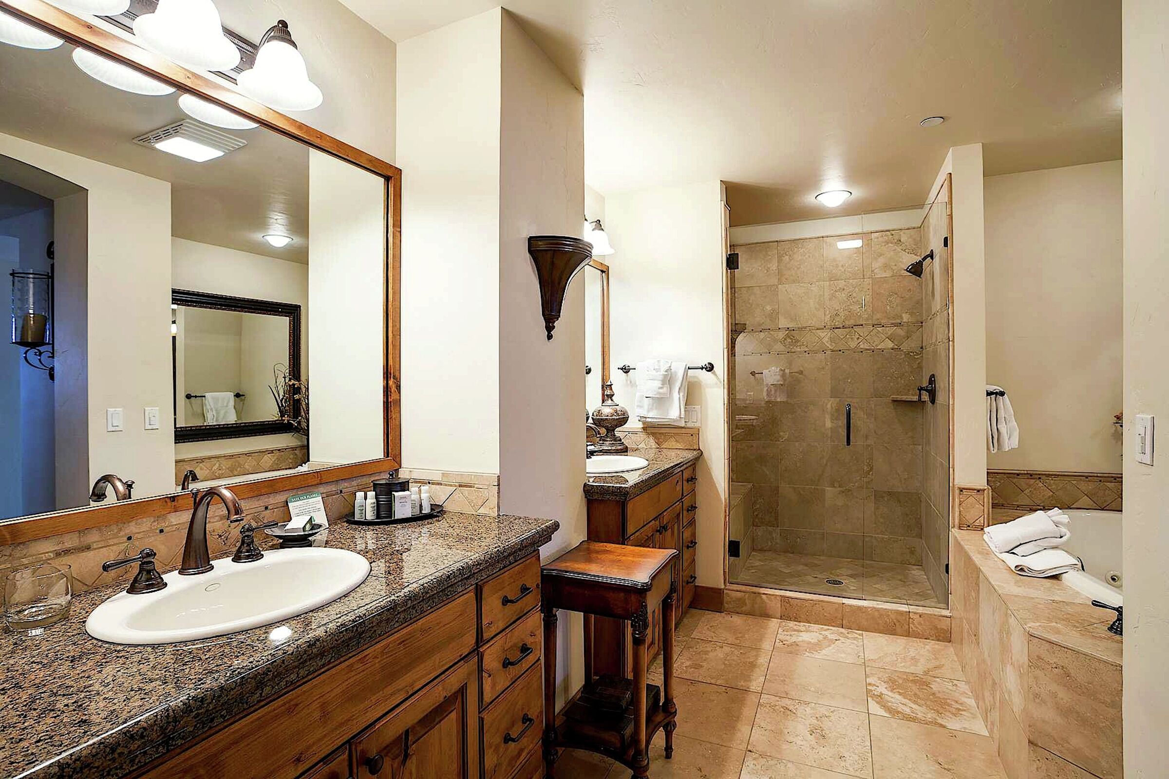 #4B - Bathroom
