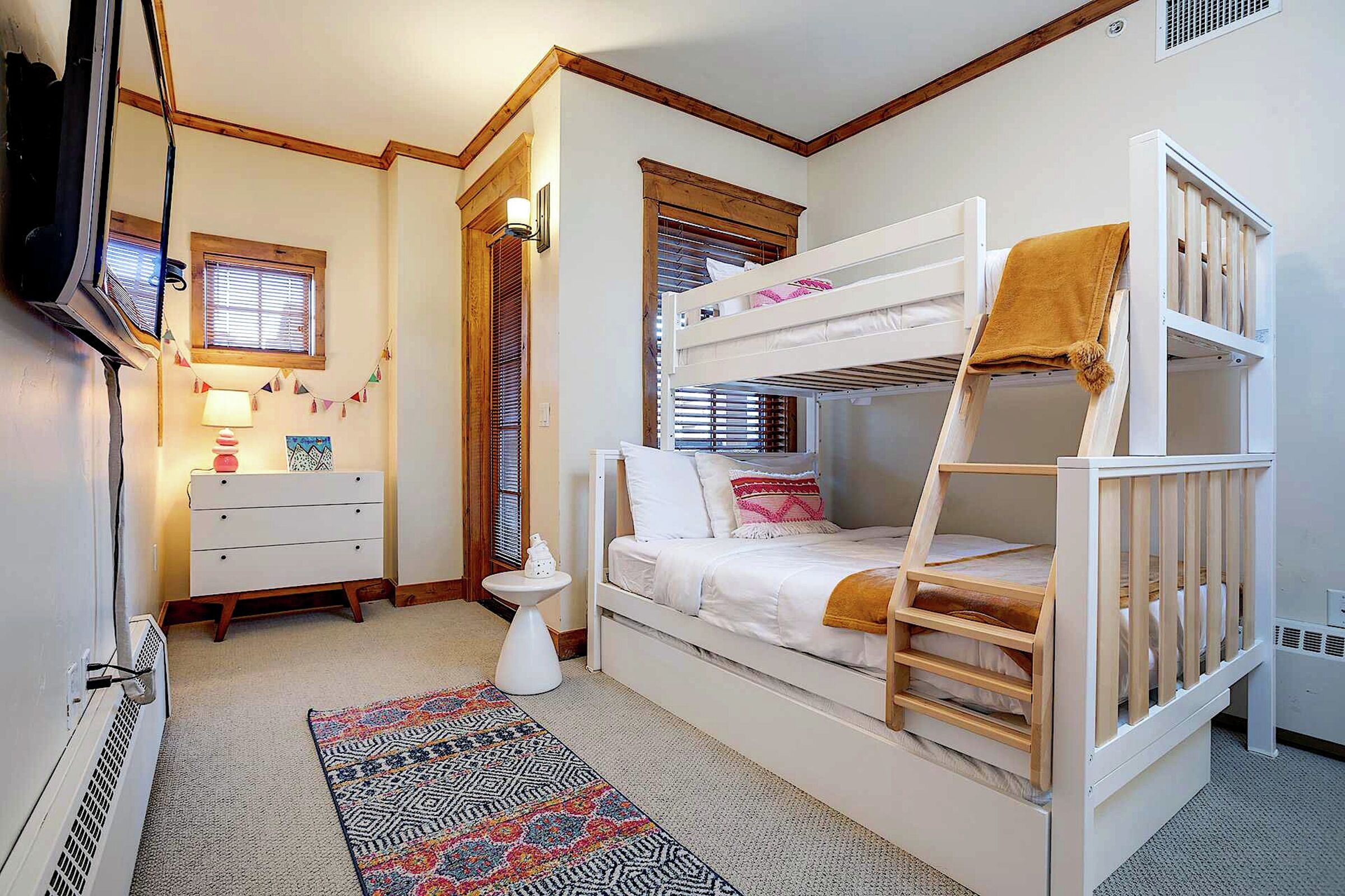 #4E - Bedroom
