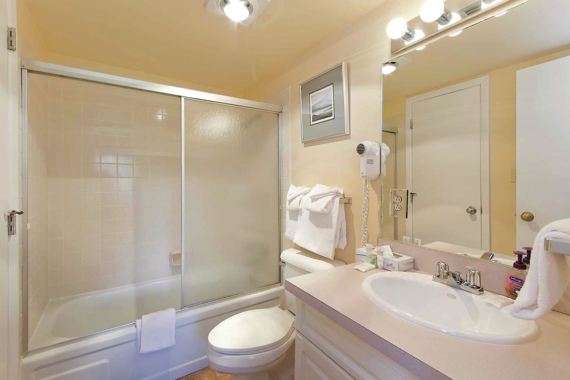 #076 - Bathroom