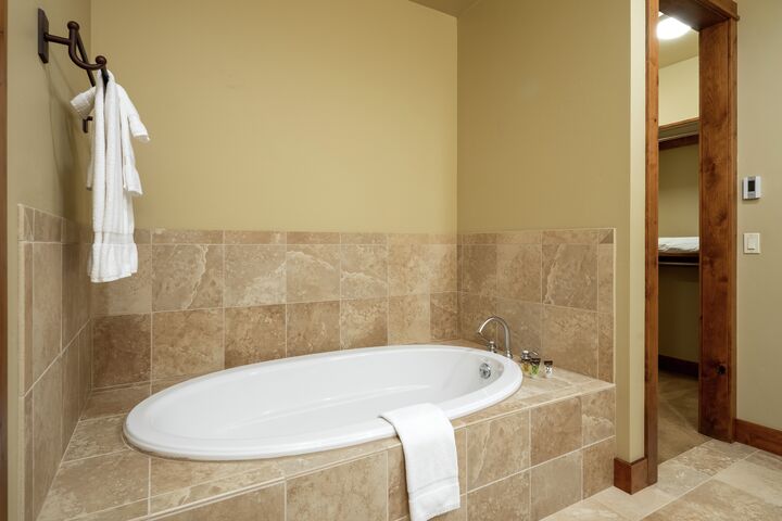 Hawthorn #23 - Master Ensuite Bathroom