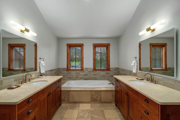 Cottonwood #81 - Master Ensuite Bathroom