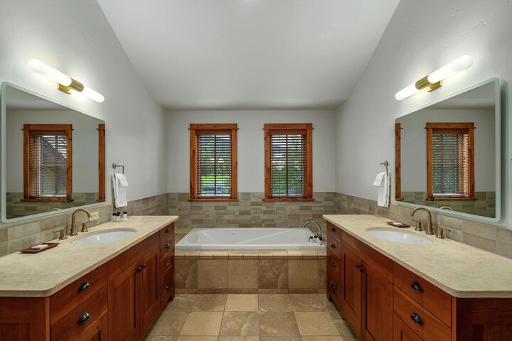 Blue Spruce #15 - Master Ensuite Bathroom