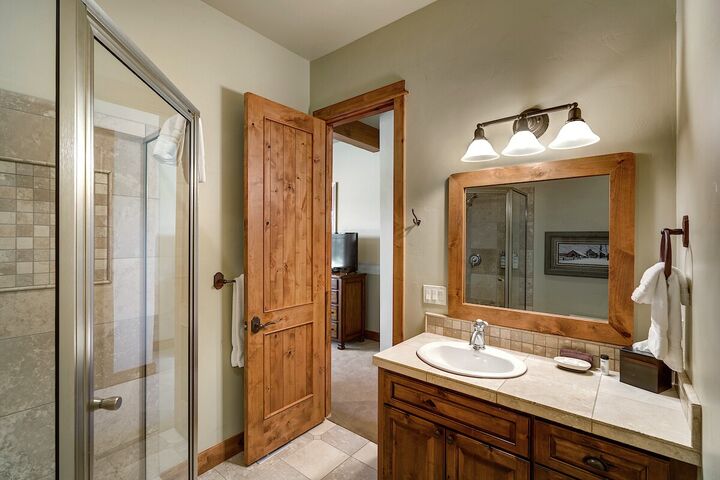 Blue Spruce #31 - Ensuite Bathroom