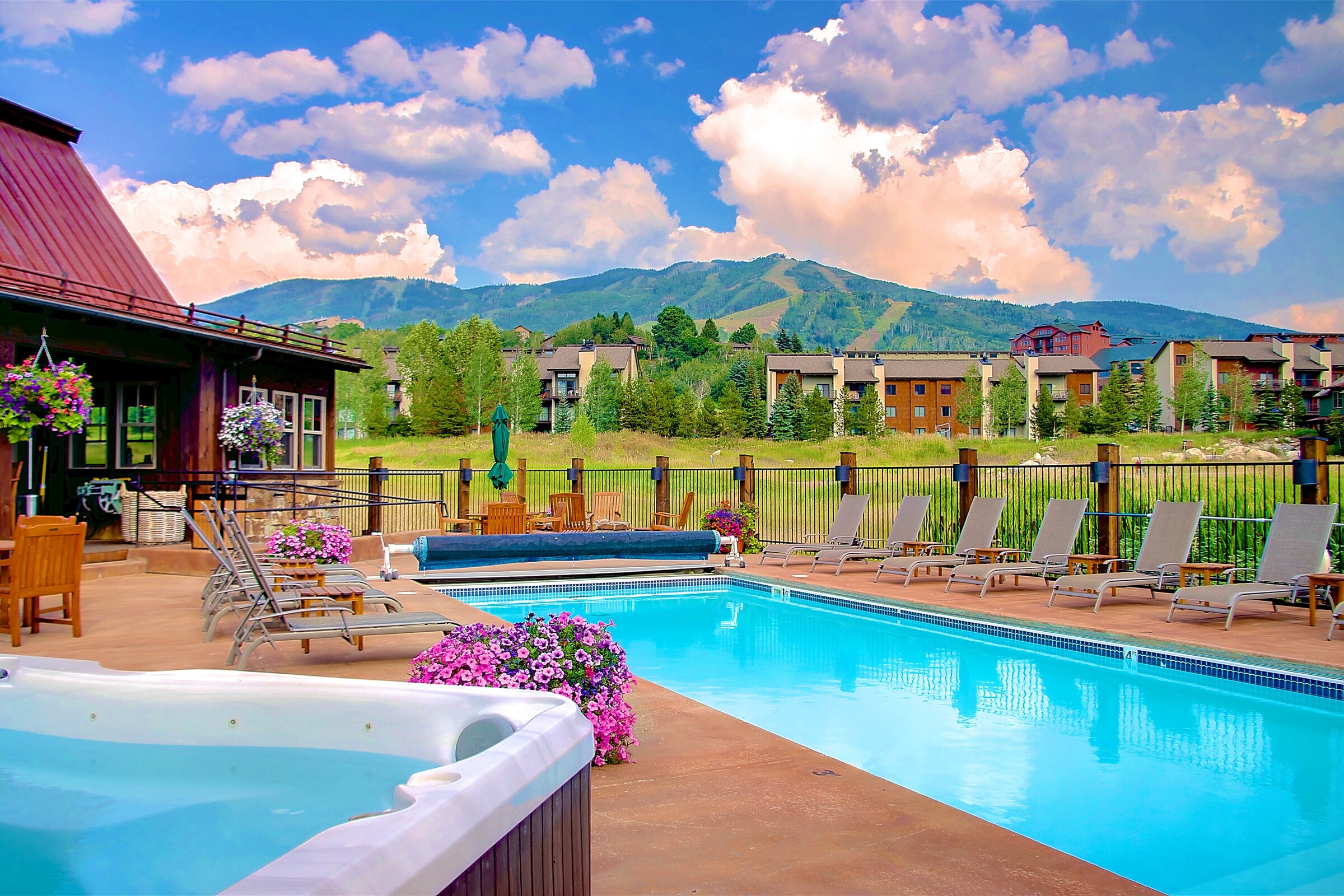 Outdoor Hot Tub & Pool