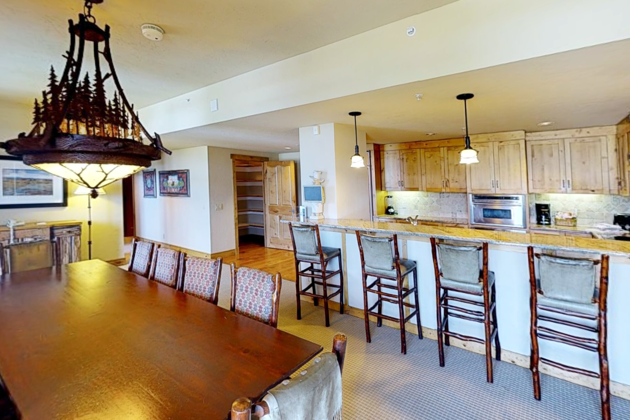 Dining Room & Kitchen
