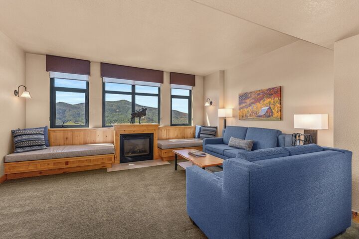 2 Bdrm 2 Bath King/2 Queens - Living Area