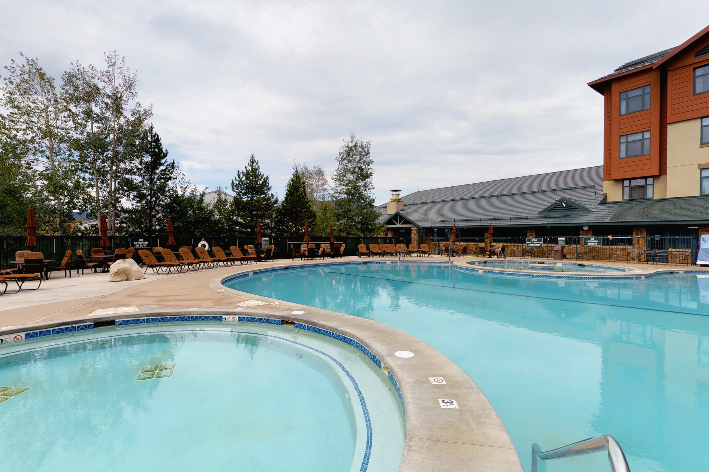 Swimming Pool & Hot Tub