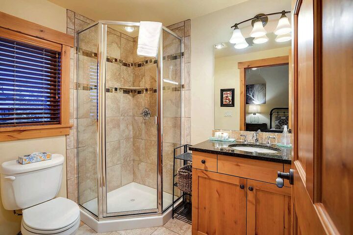 #4201 - Ensuite Bathroom