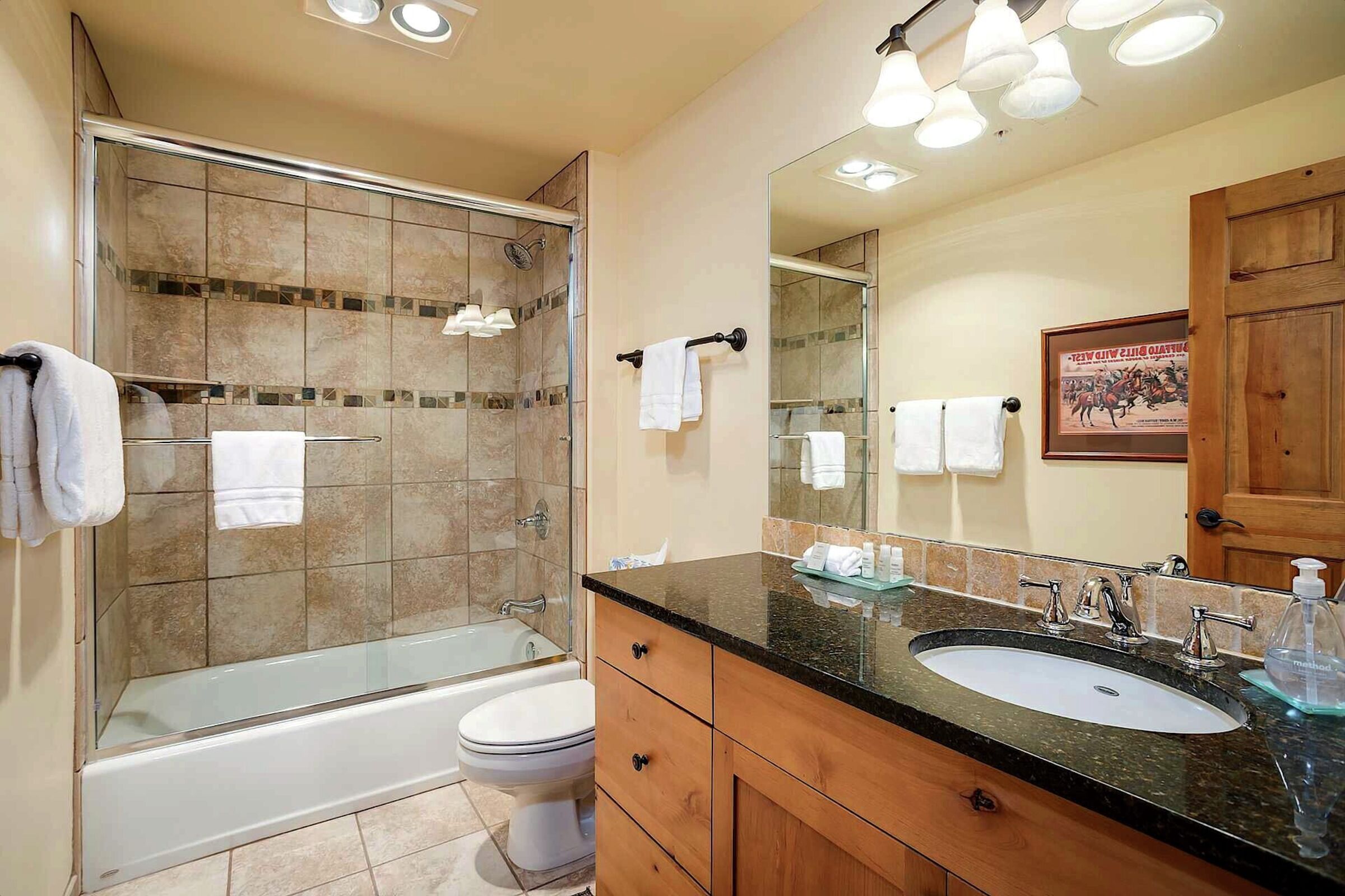 #4201 - Den Ensuite Bathroom