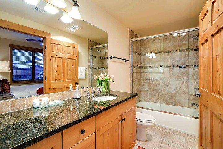 #4201 - Ensuite Bathroom