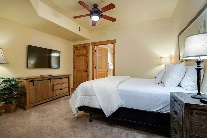 #4201 - Den with Bed