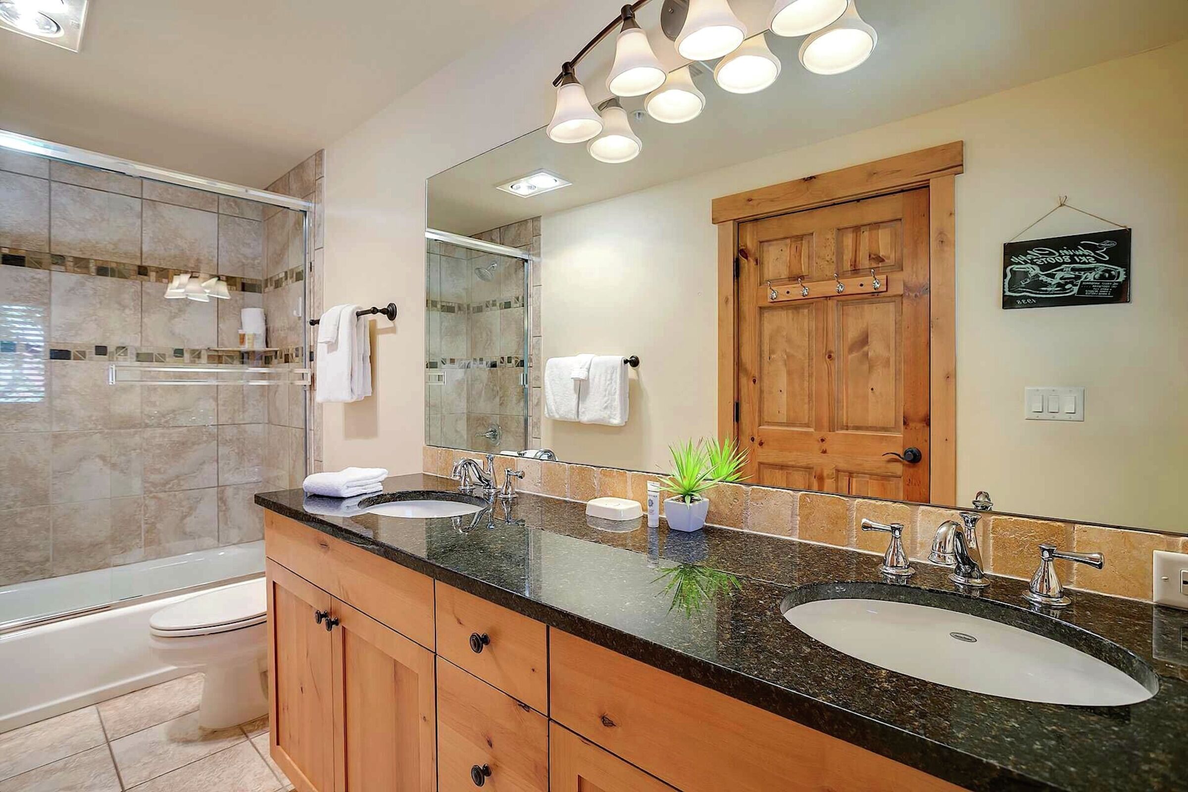 #4202 - Ensuite Bathroom