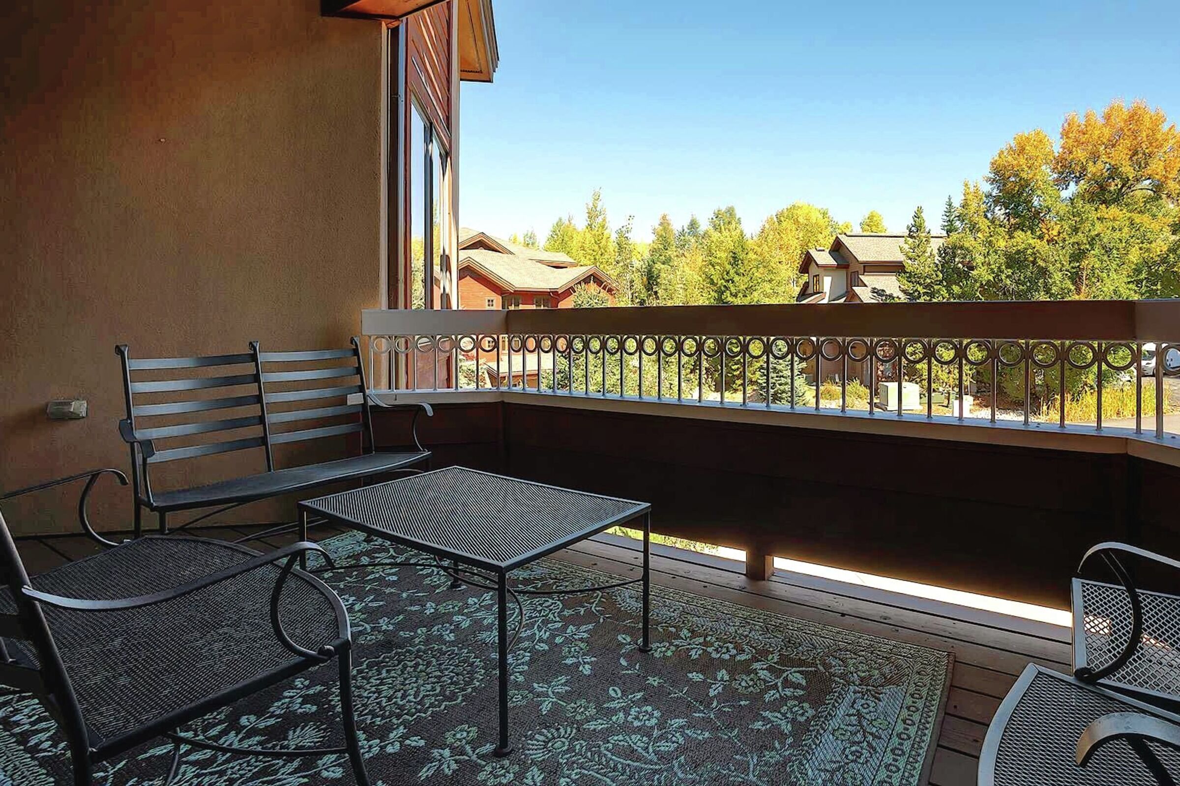 #4202 - Balcony