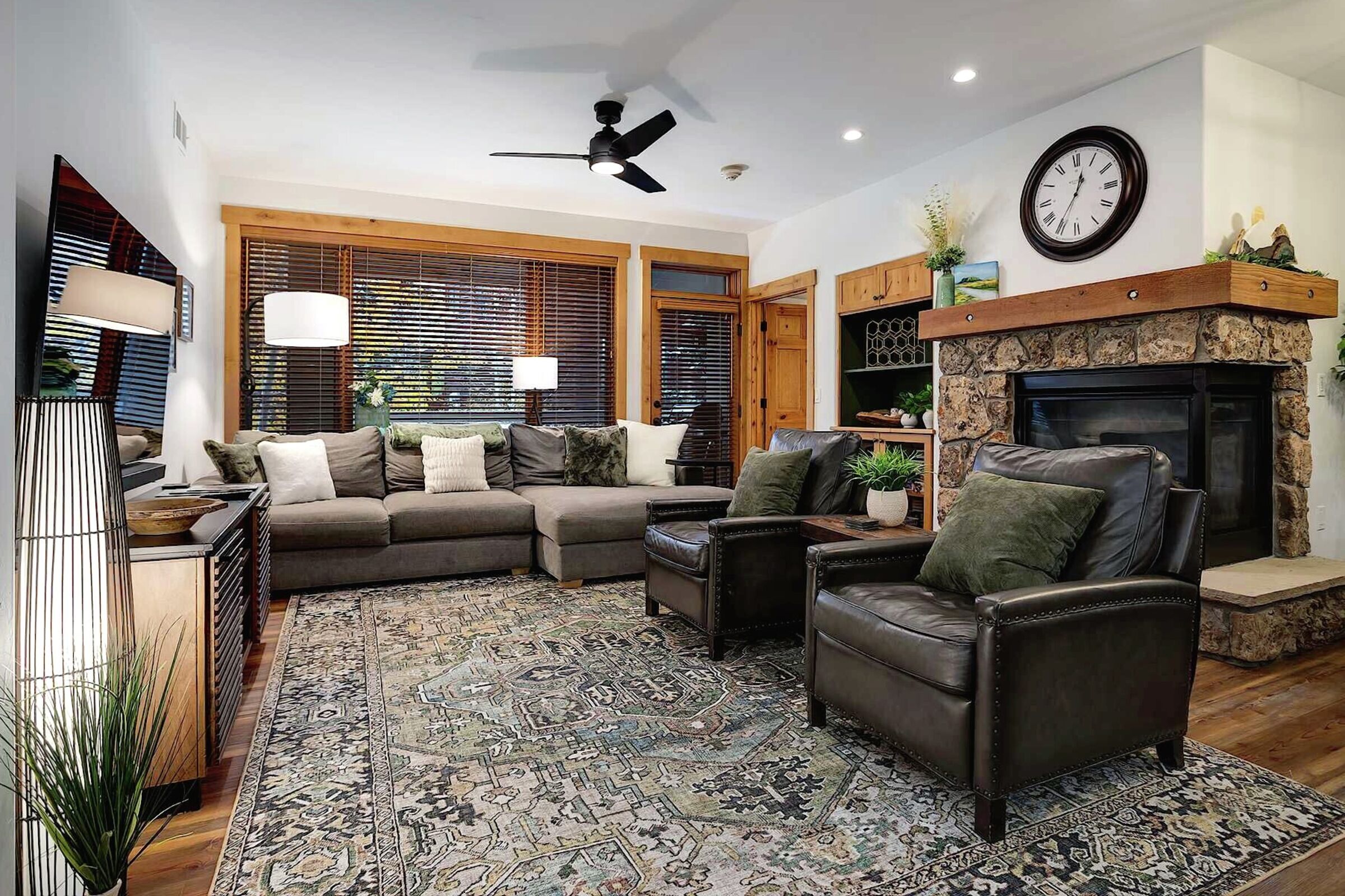 #4203 - Living Area