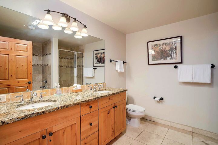 #4303 - Master Ensuite Bathroom