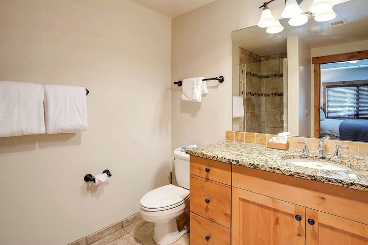 #4303 - Ensuite Bathroom