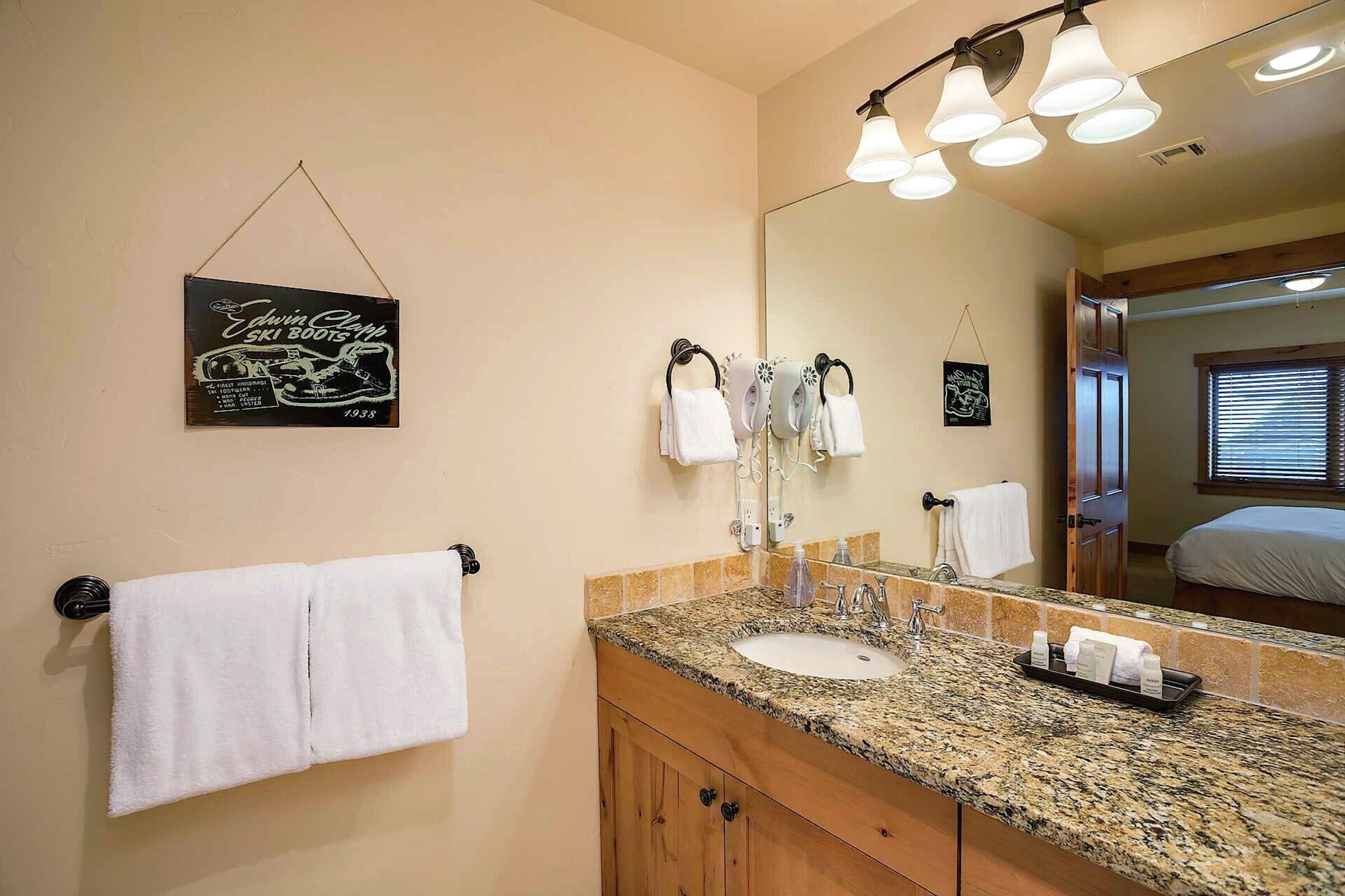 #4304 - Ensuite Bathroom