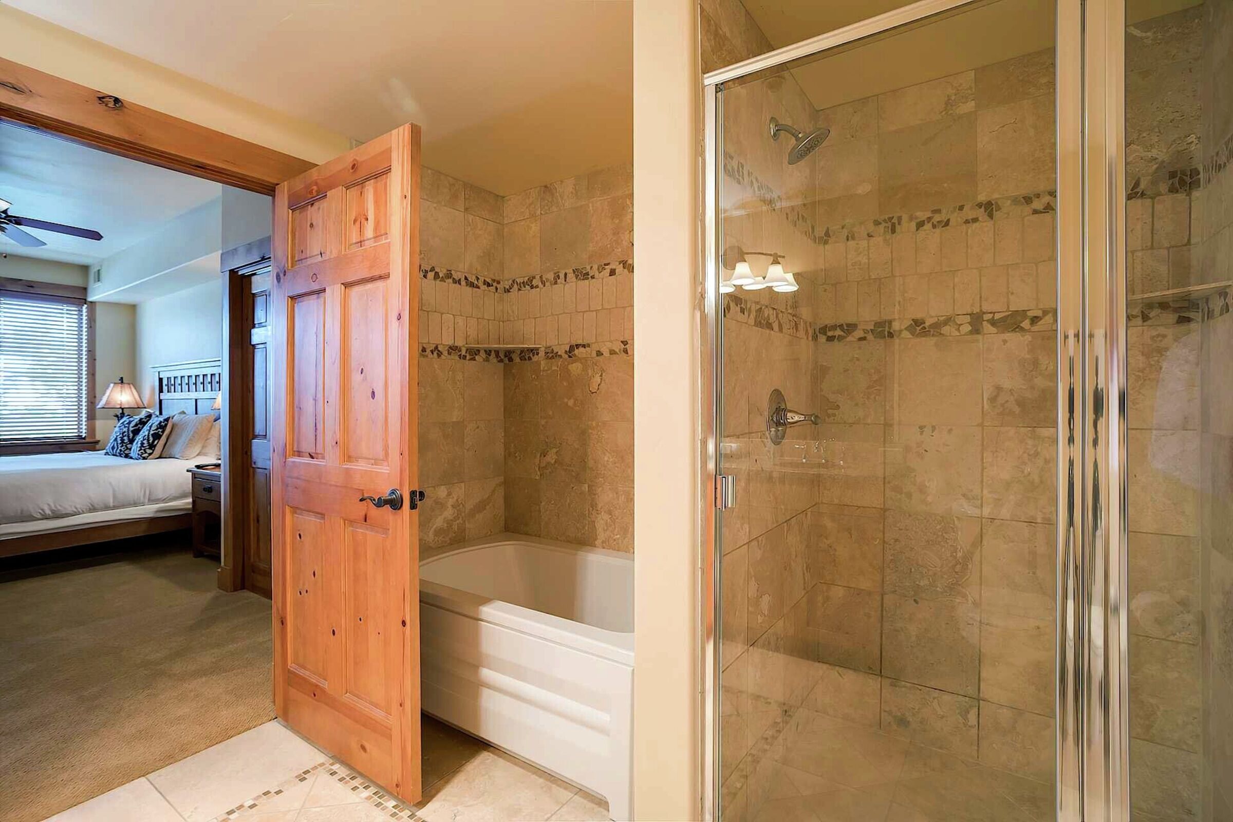 #4304 - Master Ensuite Bathroom