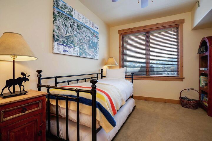 #4206 - Den with Beds