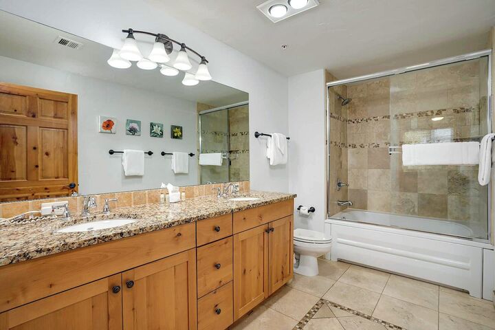 #4107 - Ensuite Bathroom