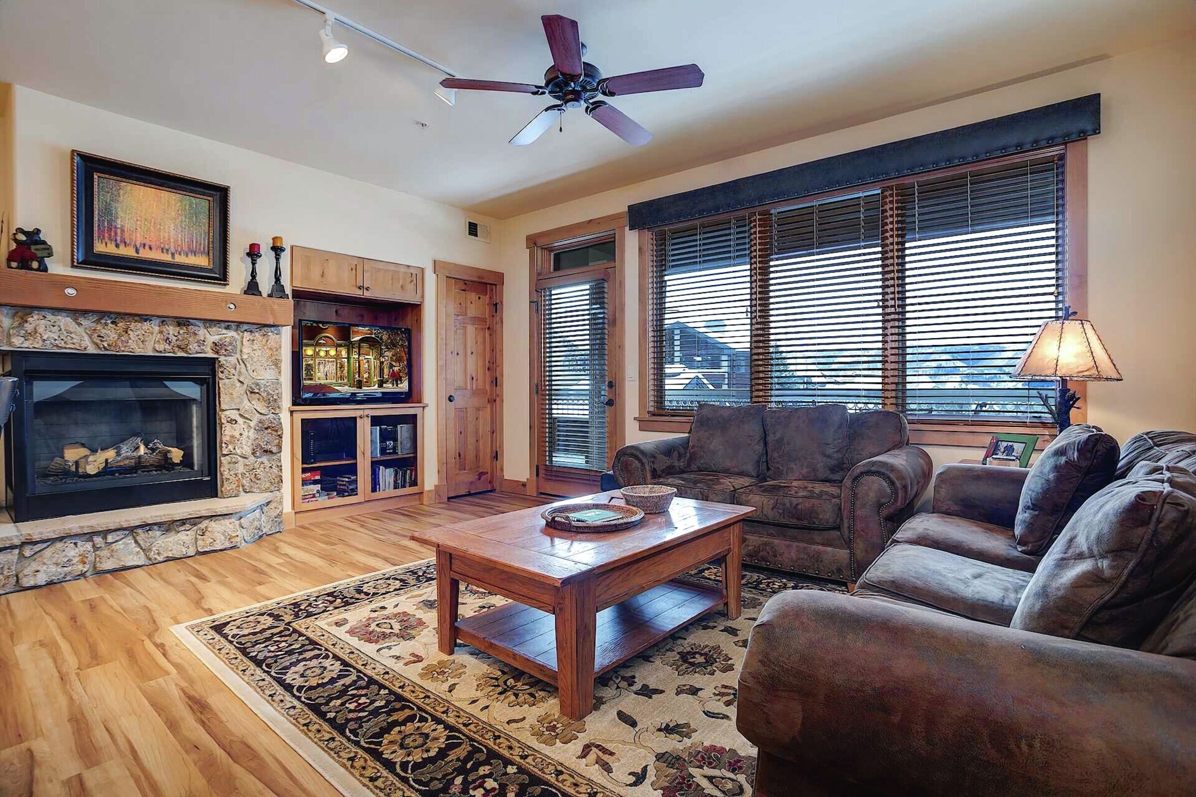 #4207 - Living Area
