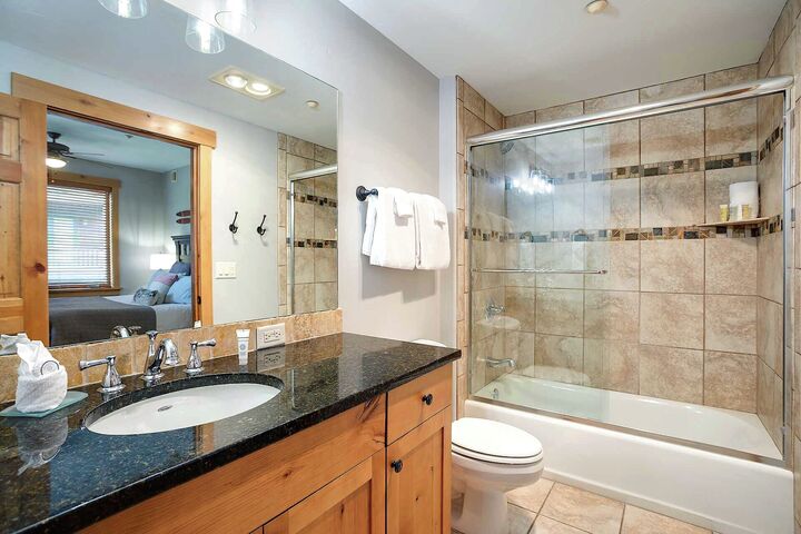 #4205 - Ensuite Bathroom