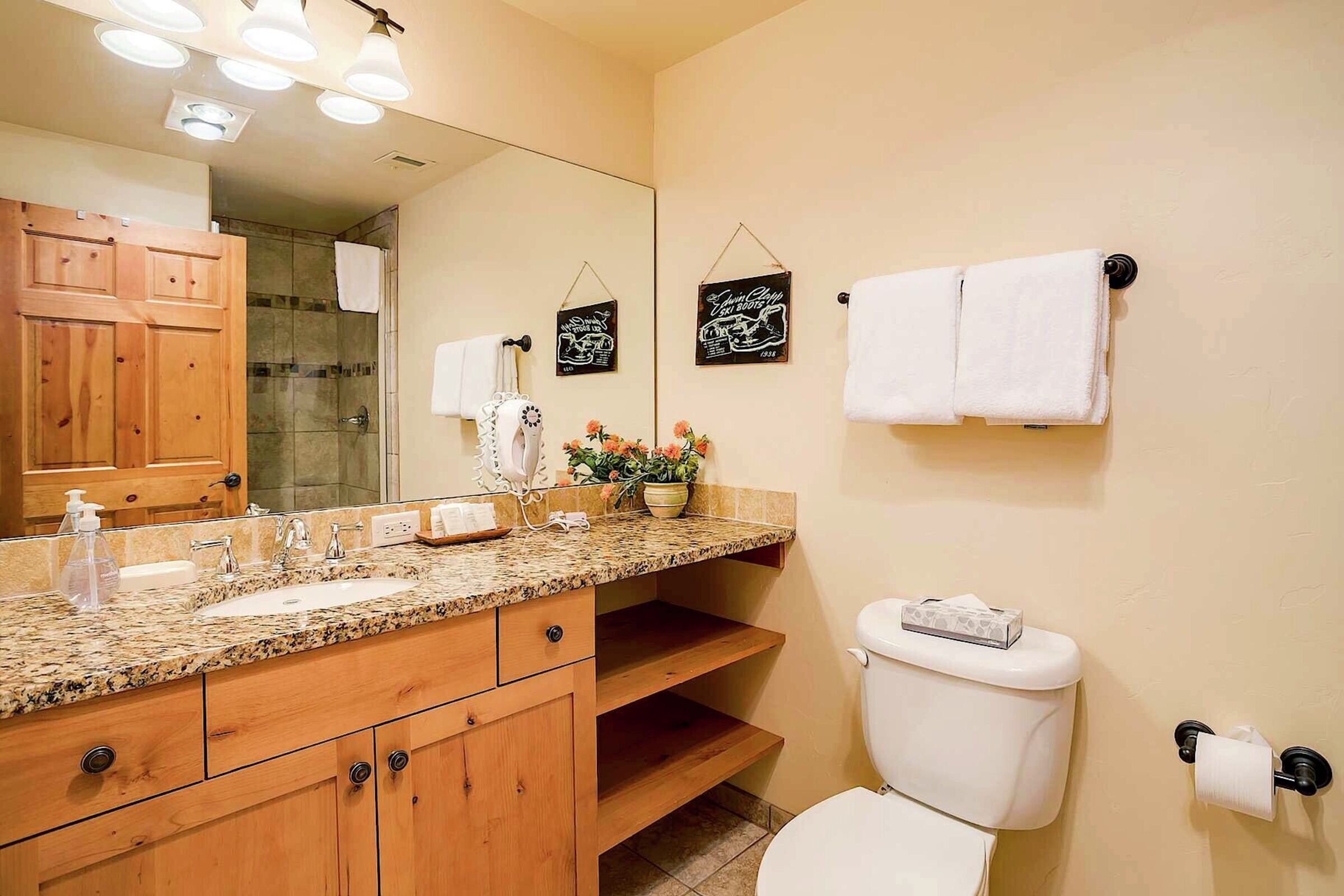 #4105 - Ensuite Bathroom