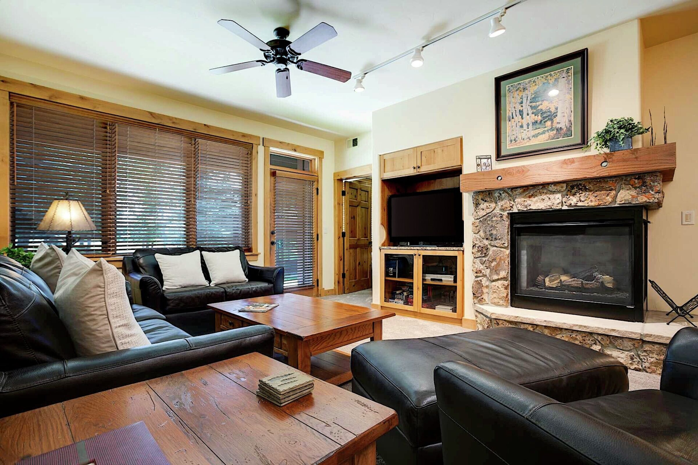 #4105 - Living Area