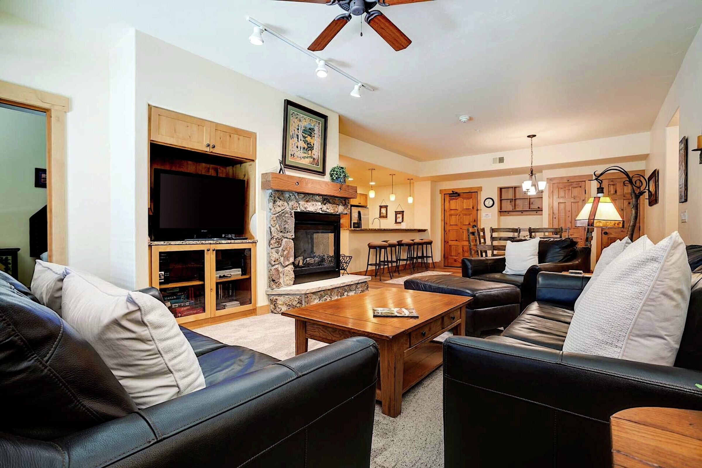 #4105 - Living Area