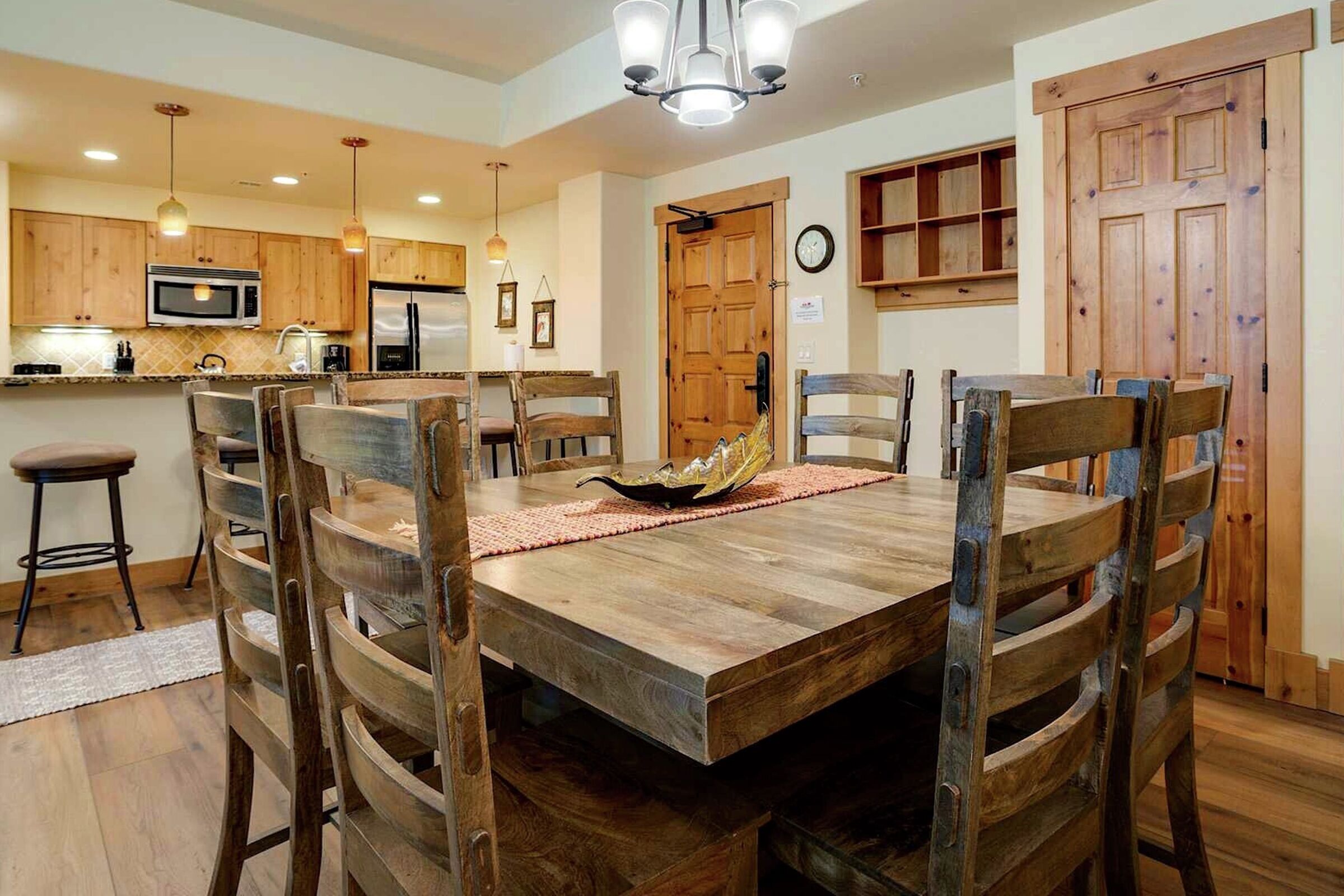 #4105 - Dining Area