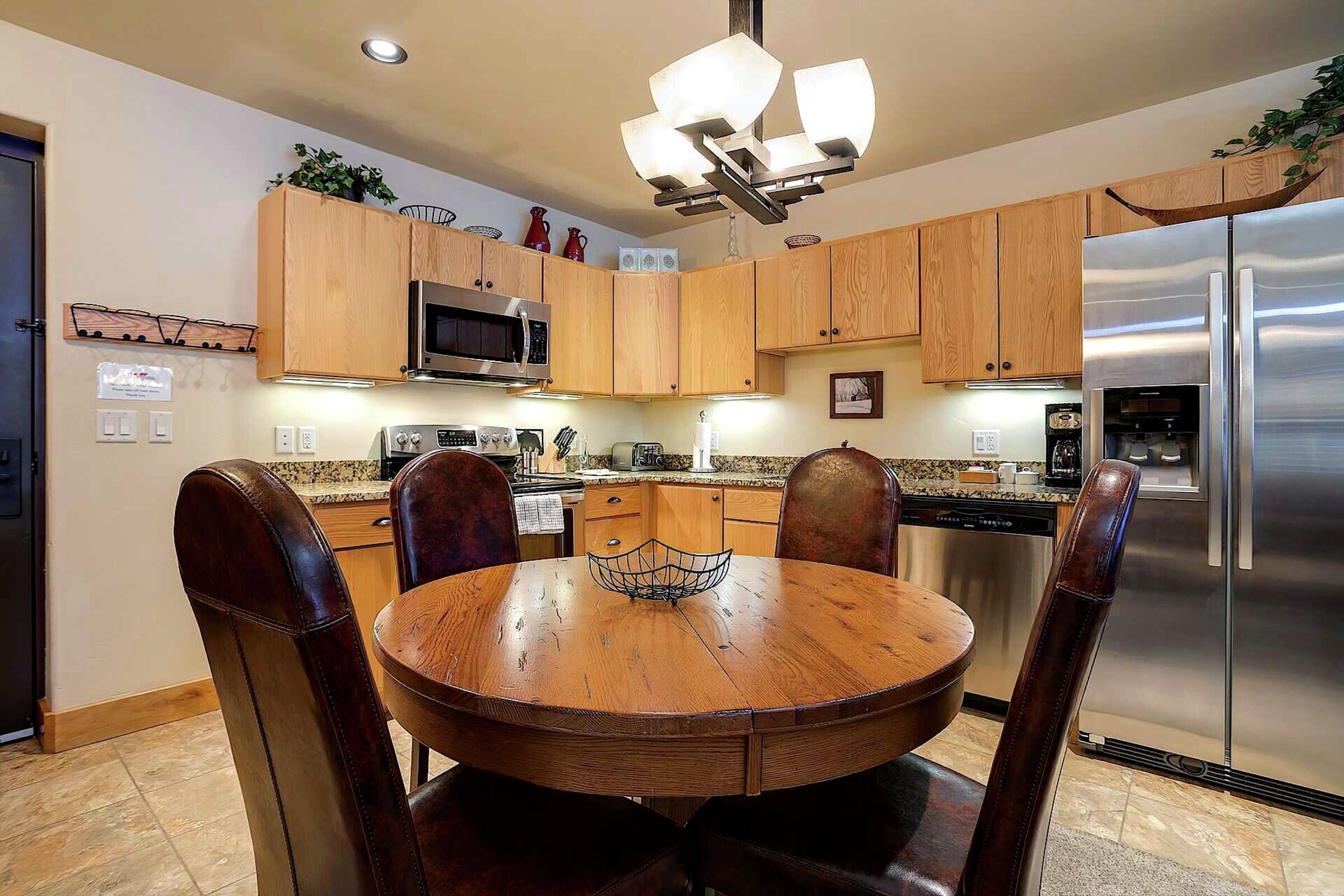 #6117 - Dining Area & Kitchen