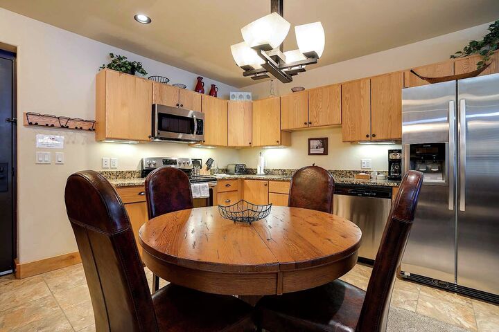 #6117 - Dining Area & Kitchen