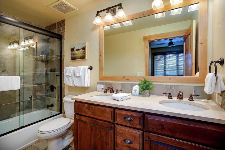 #6202 - Ensuite Bathroom