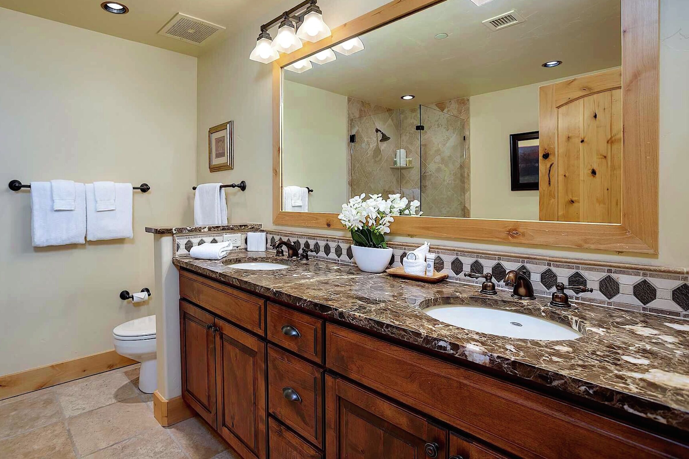 #6202 - Master Ensuite Bathroom