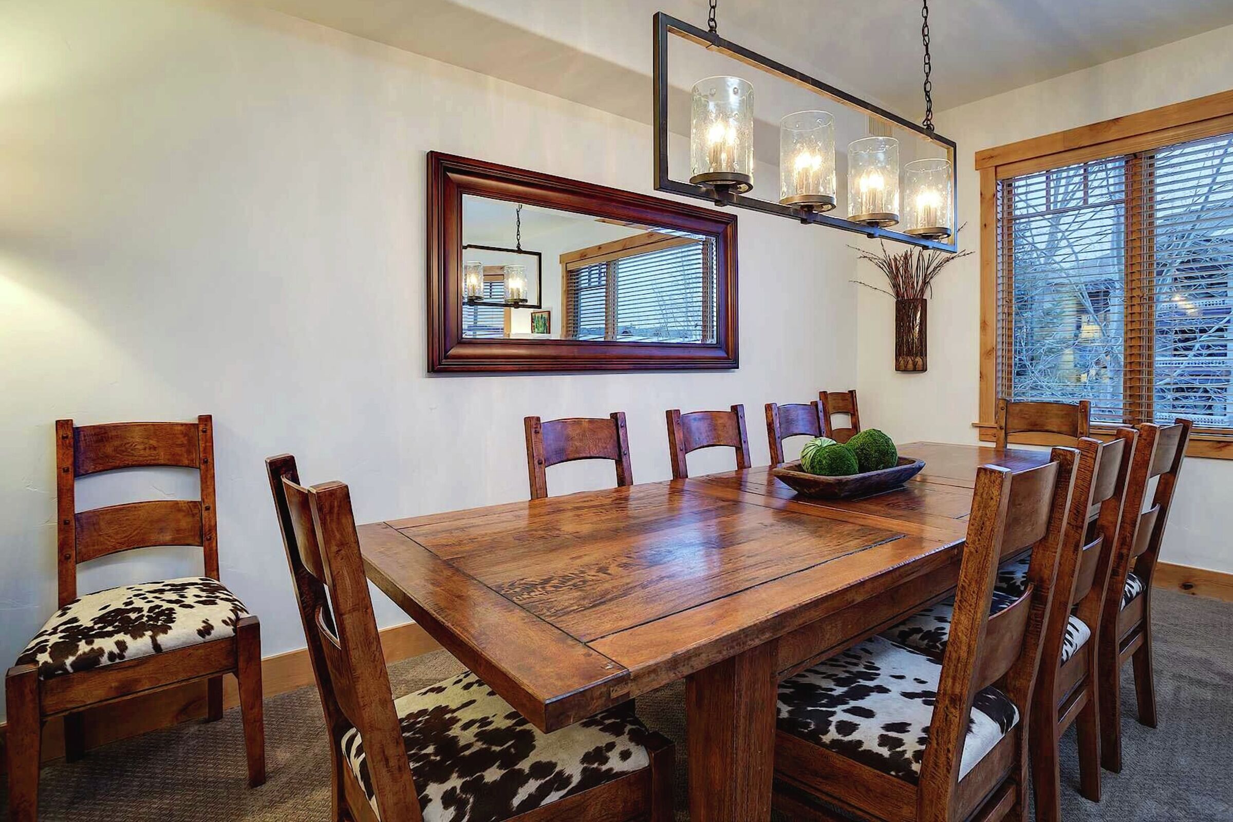 #6102 - Dining Area