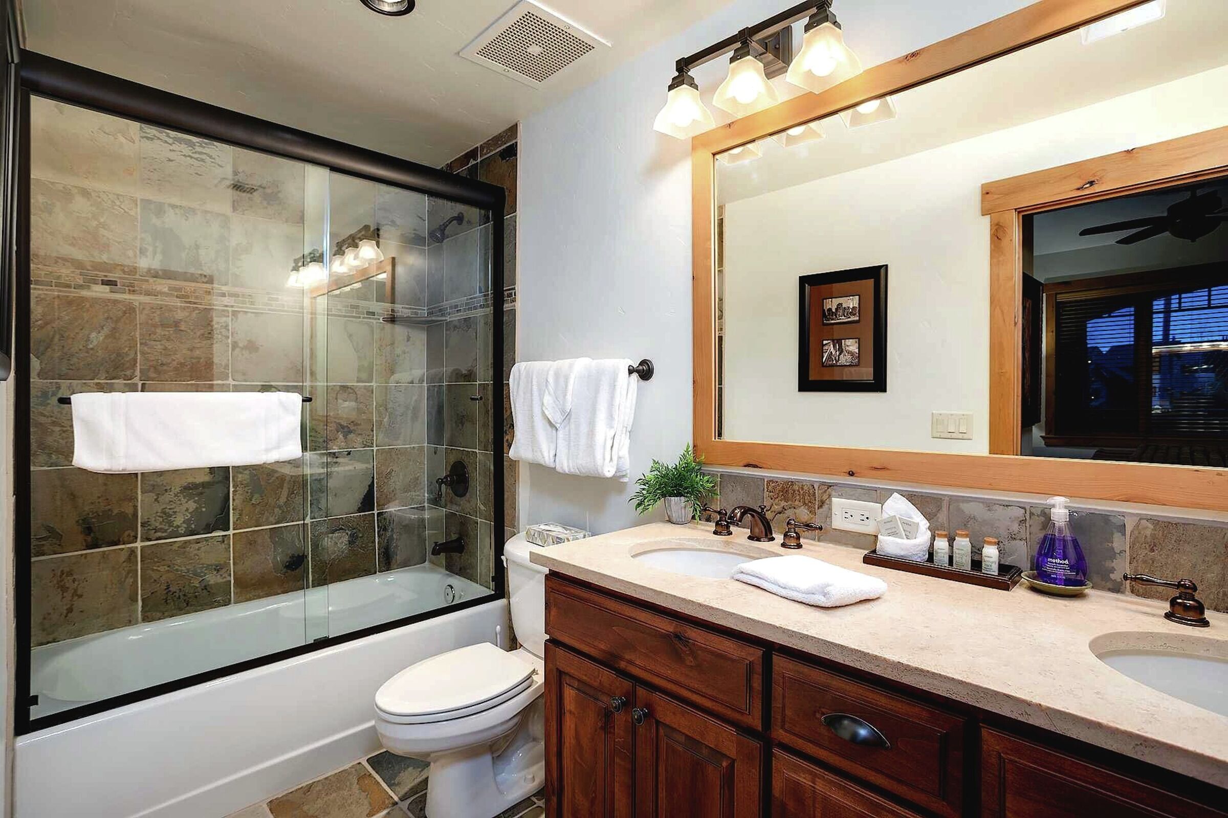 #6102 - Ensuite Bathroom