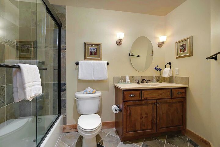 #6209 - Ensuite Bathroom