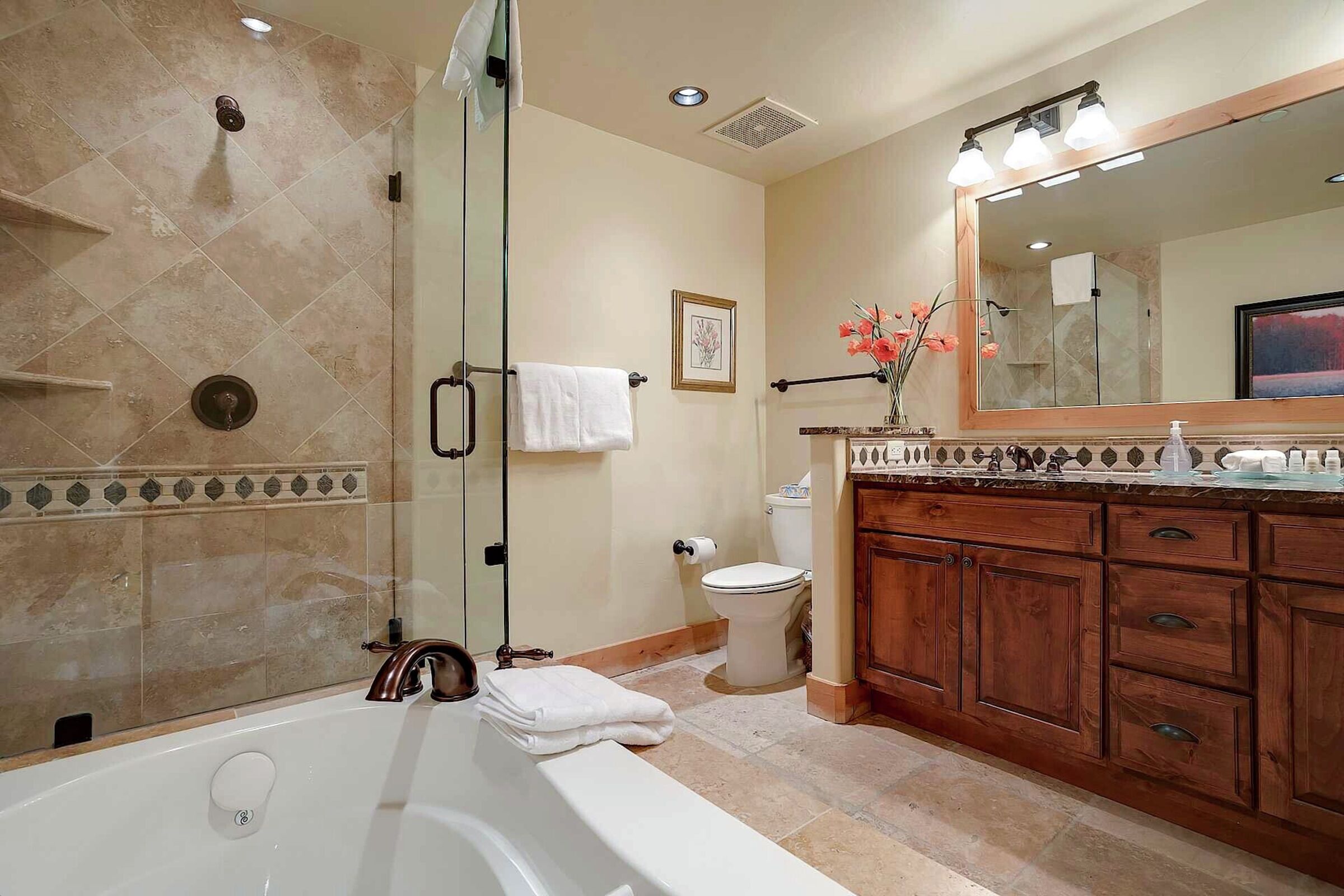 #6209 - Master Ensuite Bathroom