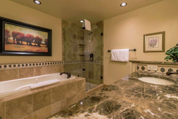 #6302 - Master Ensuite Bathroom