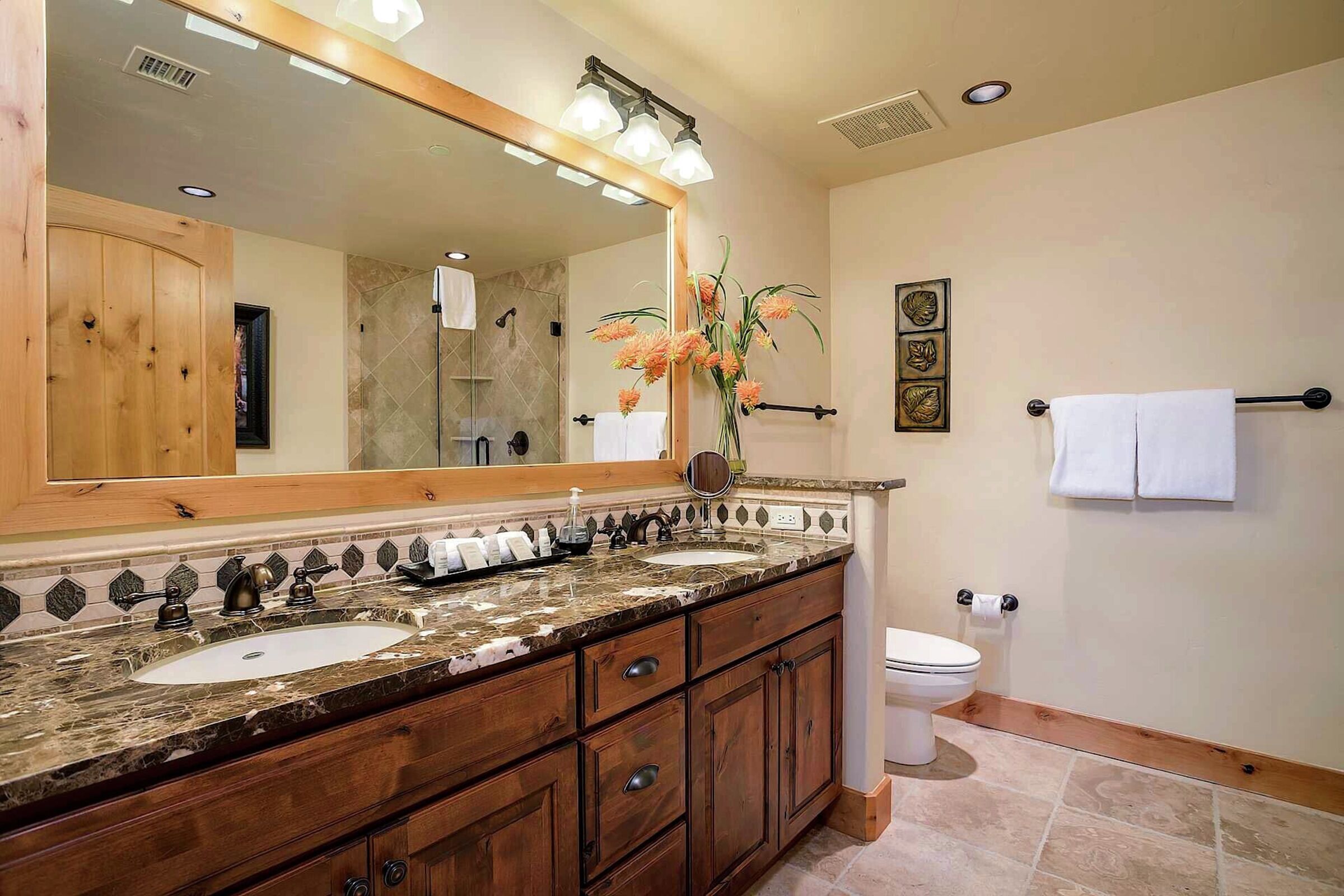 #6308 - Master Ensuite Bathroom