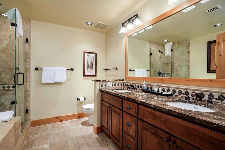 #6112 - Master Ensuite Bathroom